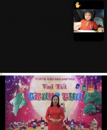 Đ/c Nguyễn Thị Hoa- BT chi bộ, hiệu trưởng nhà Trường chúc mừng trung thu các con học sinh trên màn hình trực tuyến