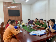 Đoàn kiểm tra PCCC Huyện Thanh Oai làm việc với BGH trường MN Cao Viên