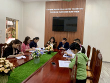 Đống chí Nguyễn Thị Lý- BTCB- Hiệu trưởng tiếp đoàn kiểm tra