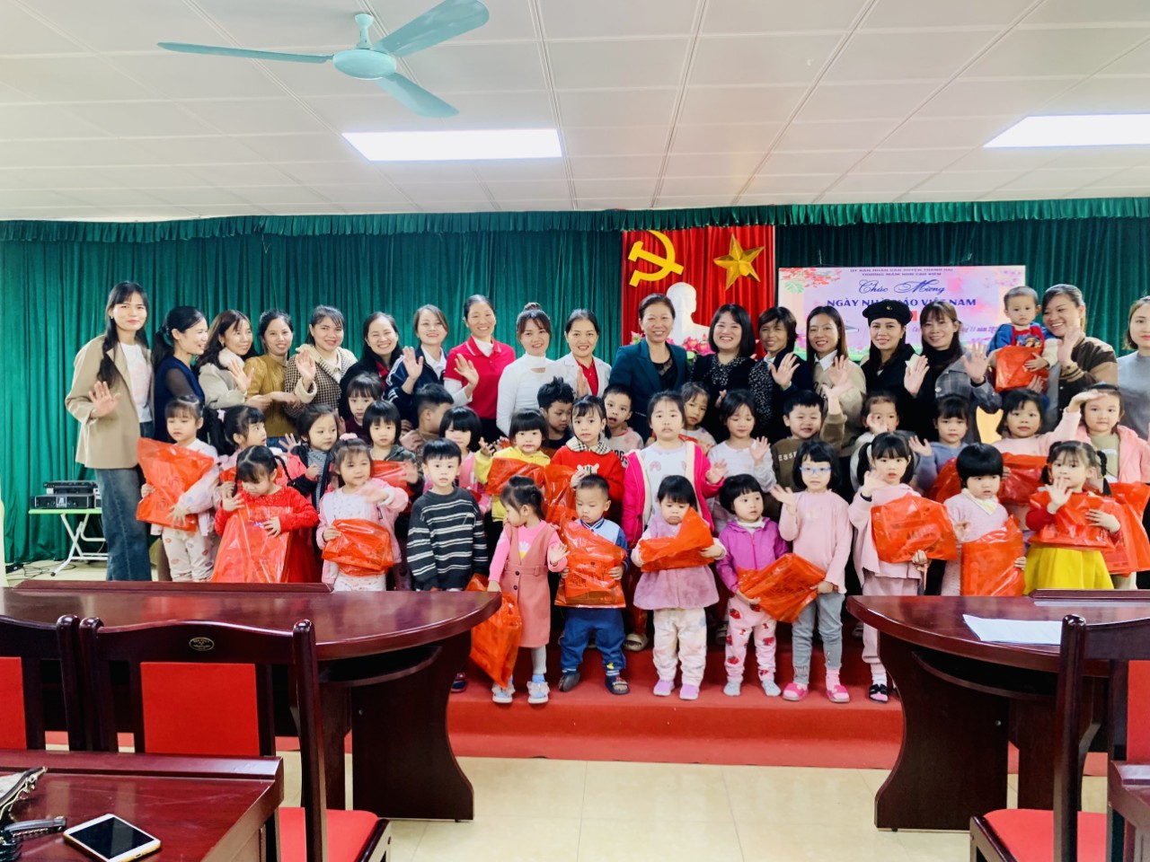 Trường Mầm non Cao Viên tổ chức kỷ niệm 41 năm ngày 20/11 và phát thưởng cho trẻ đạt giải cuộc thi Online '' Thay lời tri ân''